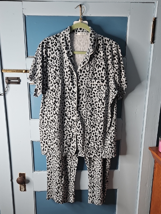 Tugege Other - Tugege Leopard Print Short Sleeve Pajama Set - Black on White 12/14